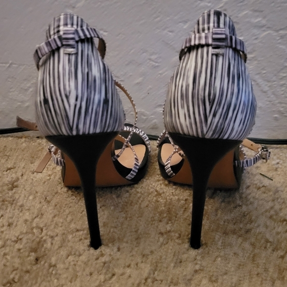 L.A.M.B Strappy Leather Heels Size 9 - Picture 2 of 8